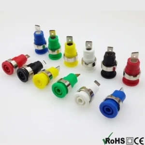 BS4302 balenie 2 ks 4mm zásuvkové svorky červená-čierna pre panely