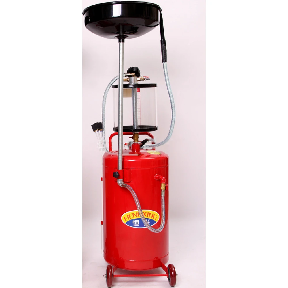 Detalle de adaptadores y mangueras flexibles del recogedor de aceite 80L