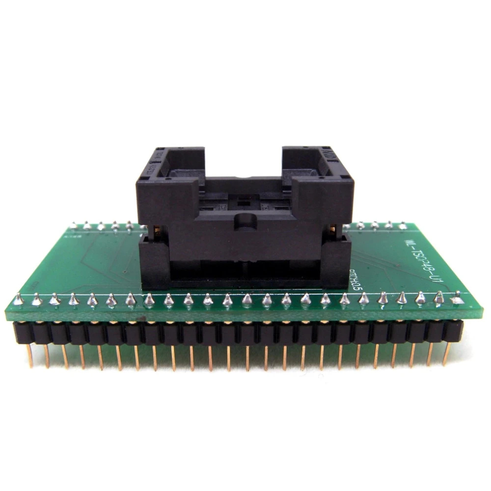 Zócalo adaptador TSOP48 a DIP48 en primer plano para programadores